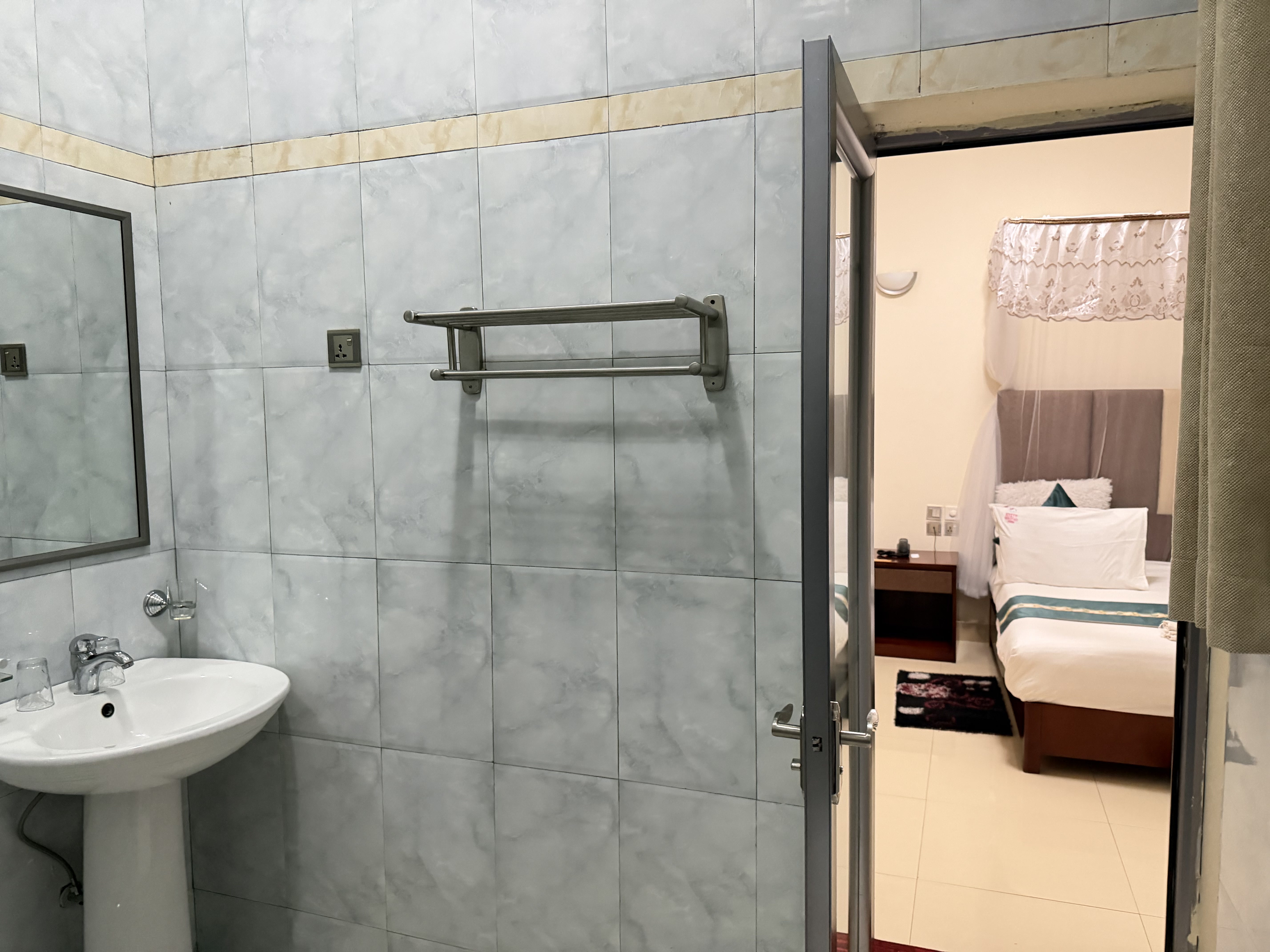 kyzya executive lodge toilet